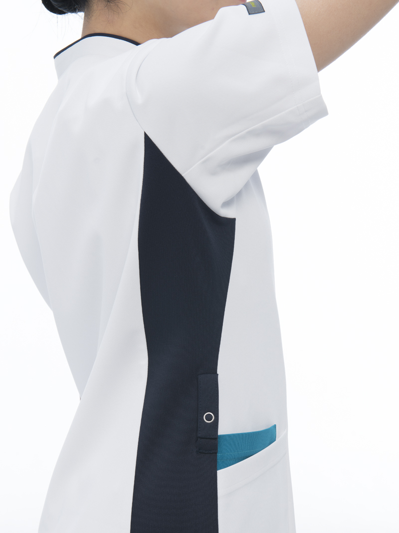 医療従事者特有の動きに対応した、肩まわりのストレスを極限までフリーにしたカッティングです。